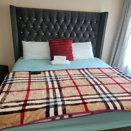 Guest House Florida Lake Roodepoort Extérieur photo